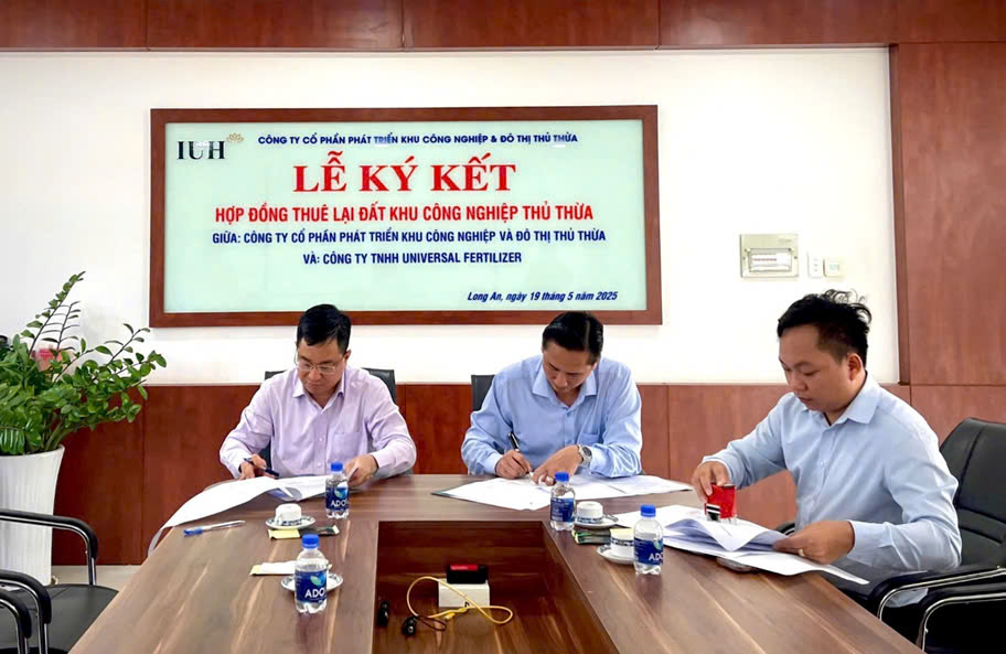 IUH KÝ KẾT HỢP ĐỒNG THUÊ ĐẤT VỚI CÔNG TY TNHH UNIVERSAL FERTILIZER